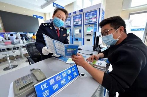 市场监管总局等八部门关于进一步优化政务服务提升行政效能推进“高效办成一件事”的实施意见（国市监注发〔2024〕57号）