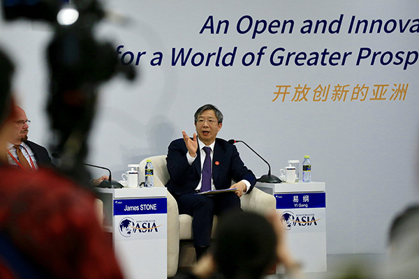 人民银行行长易纲：碳达峰碳中和要用好“胡萝卜+大棒”