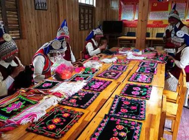 《关于持续推动非遗工坊建设助力乡村振兴的通知》办非遗发〔2021〕221号