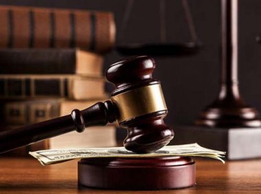 《中华人民共和国拍卖法》2015年修正