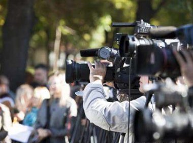 《新闻专业技术人员继续教育暂行规定》国新出发〔2022〕8号