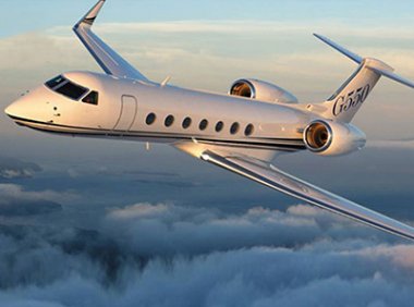 《中华人民共和国飞行基本规则》自2001年8月1日零时起施行